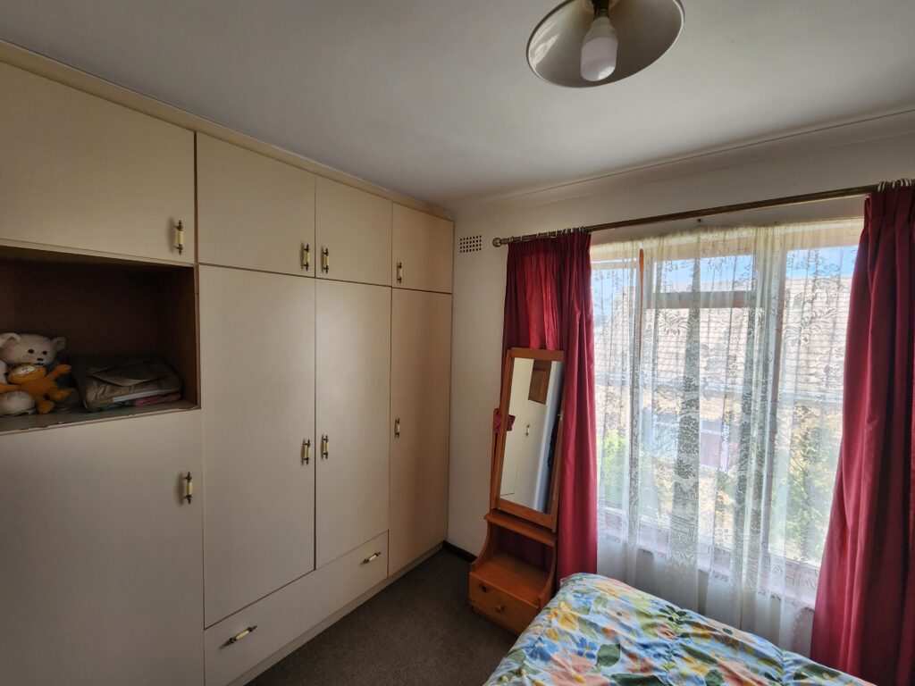 Bedroom 1 BIC